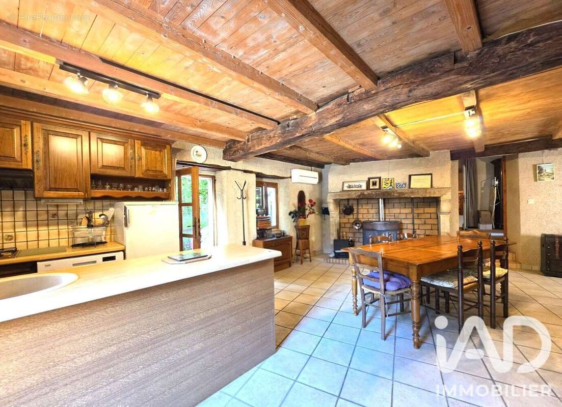Maison 124 m² à Mauzun  - photo 2