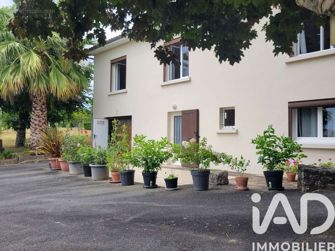 Maison 180 m² à Pisany  - photo 6