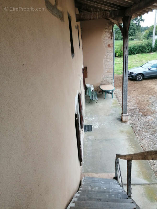 Maison à SAINT-ETIENNE-SUR-REYSSOUZE