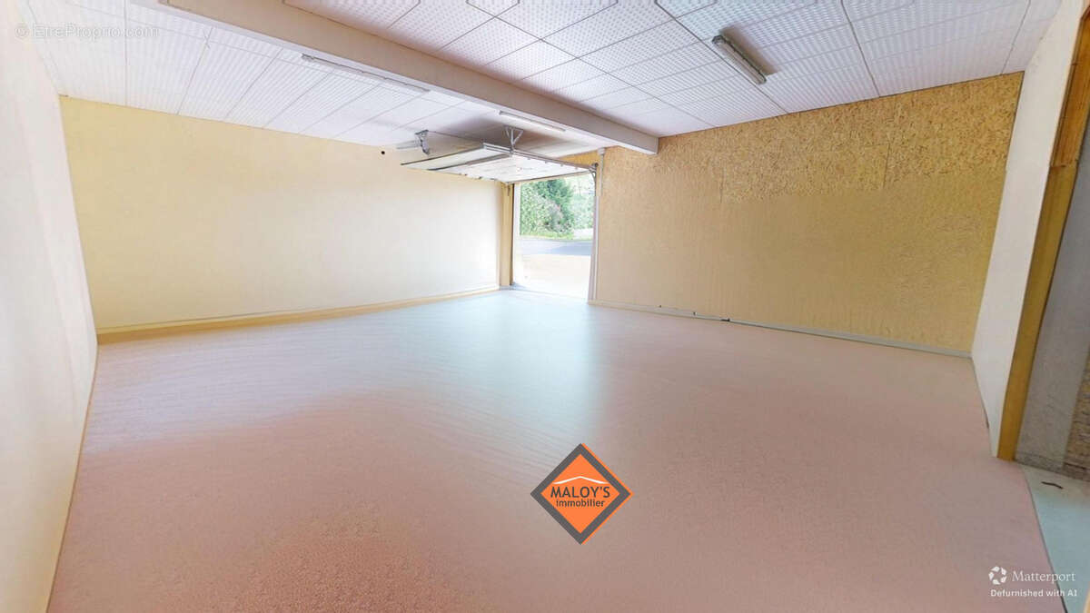 RARE! Belle bâtisse pierres dorées, 514m2 de surface totale! Enorme Potentiel, 131m2 habitables! - photo 16