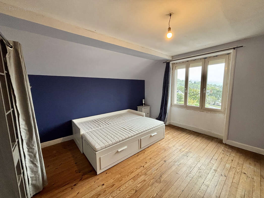 Maison et appartements à Vignols - photo 4
