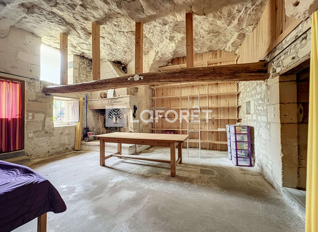 Maison Le Puy Notre Dame - photo 8