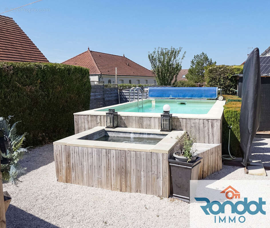 Maison à IS-SUR-TILLE