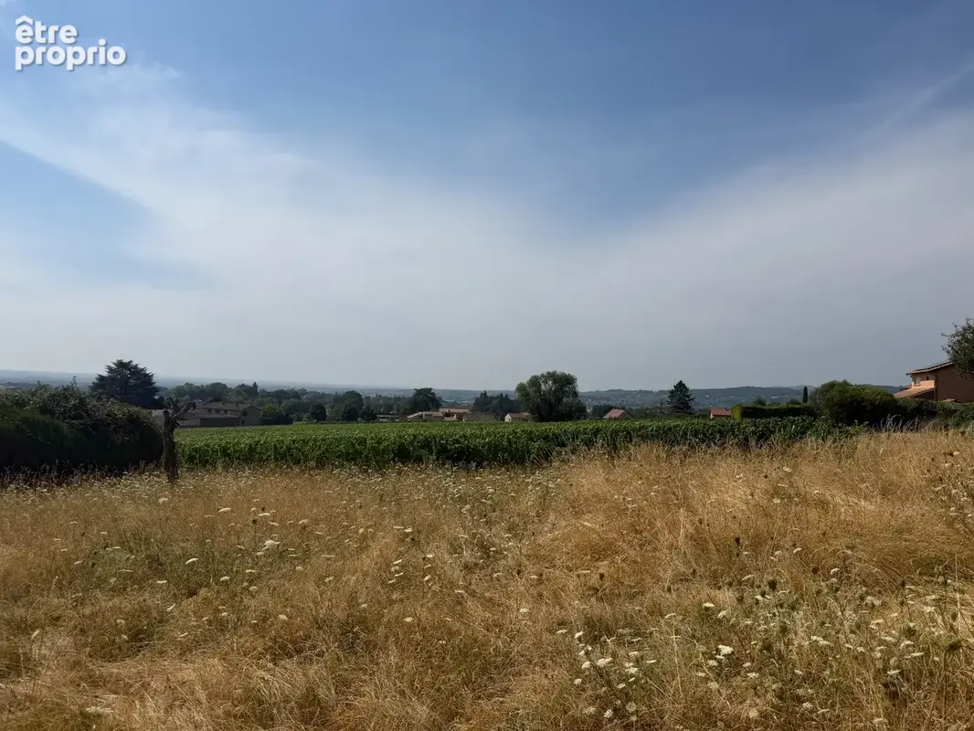 Terrain à CHARNAY-LES-MACON