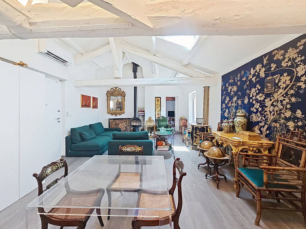 Appartement à VILLENEUVE-LES-AVIGNON