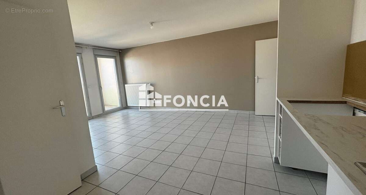 Appartement à DECINES-CHARPIEU