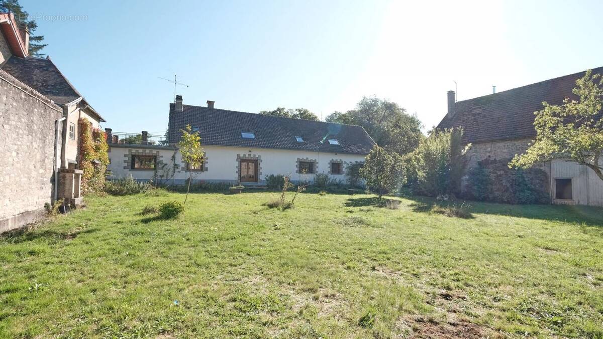 Maison à SAINT-MARTIN-DU-PUY