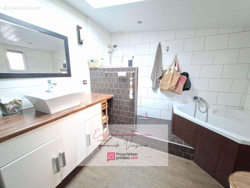 A VENDRE en Exclusivité à Saint Paul en Pareds, Maison de 90 m2 avec 3 chambres sur une parcelle de  284 m2, plus jardins et dép - photo 4
