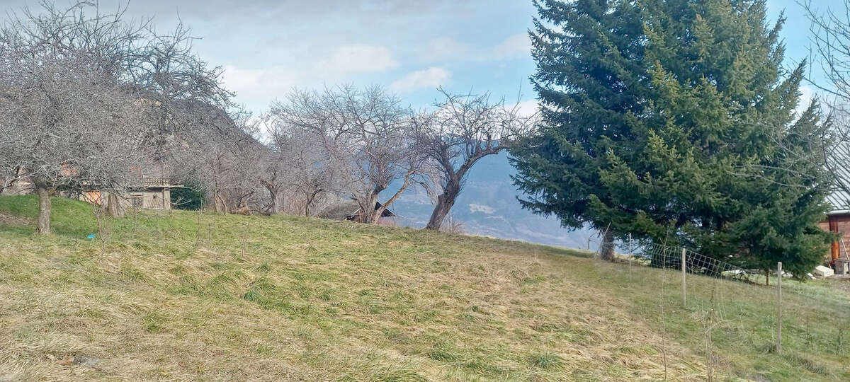 Parcelle de Terrain de 656m2 sur les hauteurs de la commune de JARRIER. - photo 9