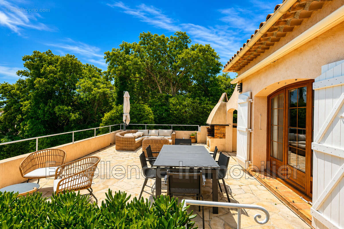 Maison à LES ISSAMBRES