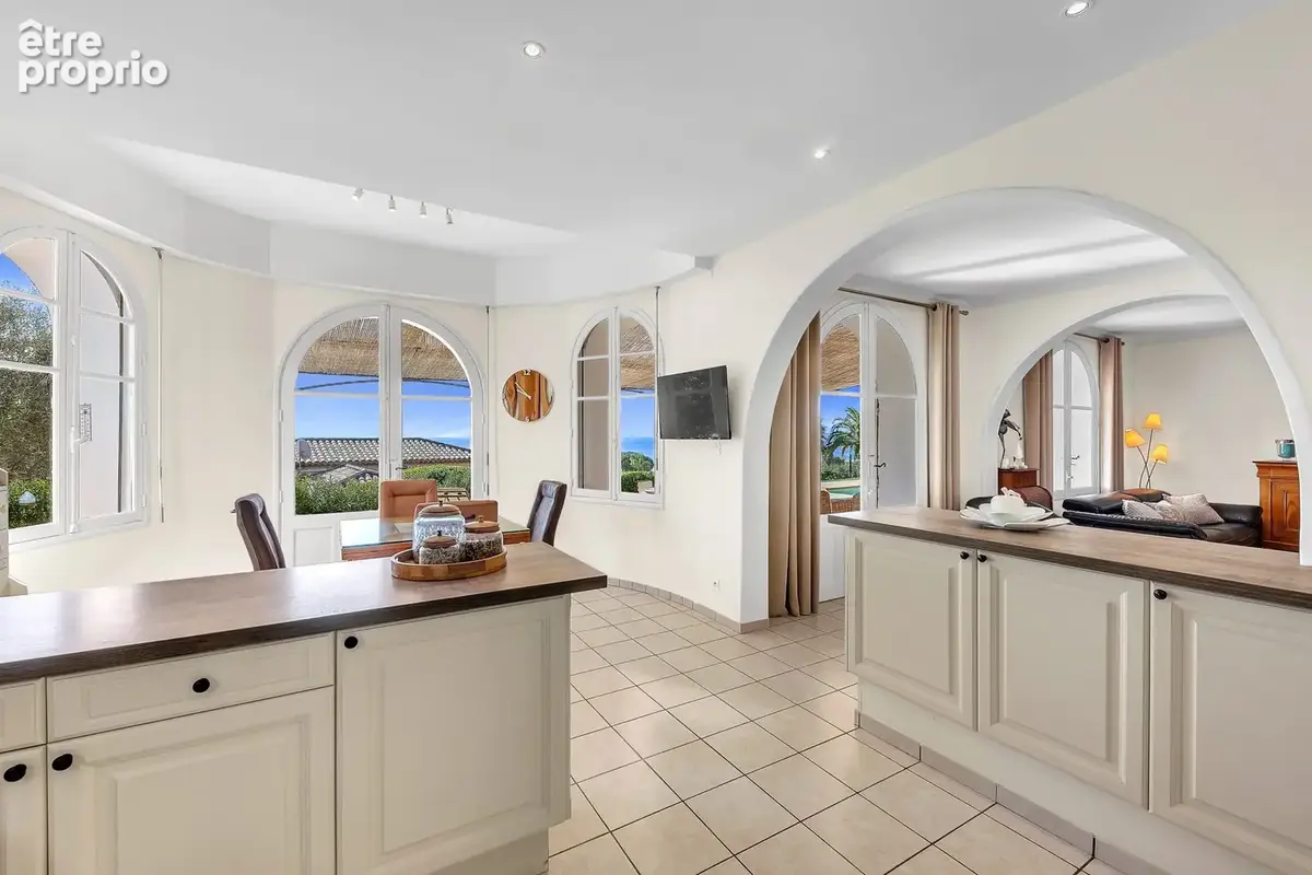 Maison 143 m² à Roquebrune-Sur-Argens  - photo 8