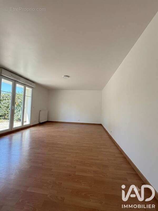 Photo 2 - Appartement à BUSSY-SAINT-GEORGES