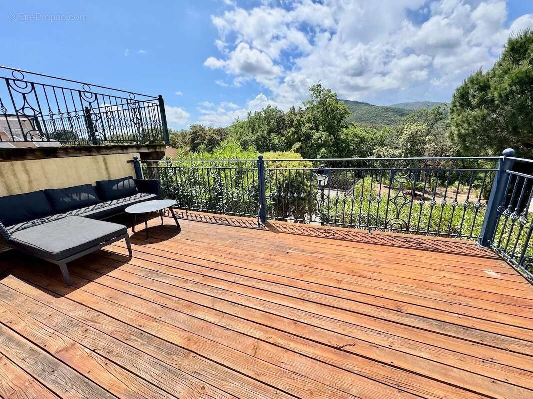 Maison à ROQUEBRUNE-SUR-ARGENS