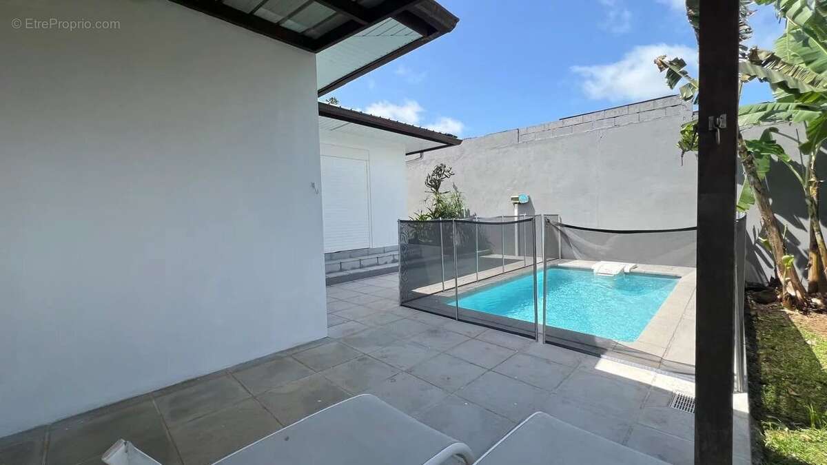 Villa t5 avec piscine proche de toutes les commodités – quartier prisé de rémire-montjoly - photo 3