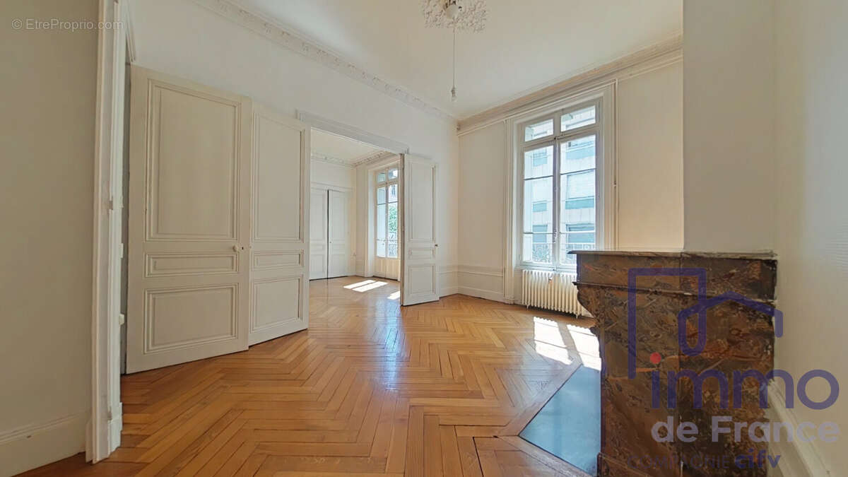 Appartement 111 m² à Saint-Etienne  - photo 4