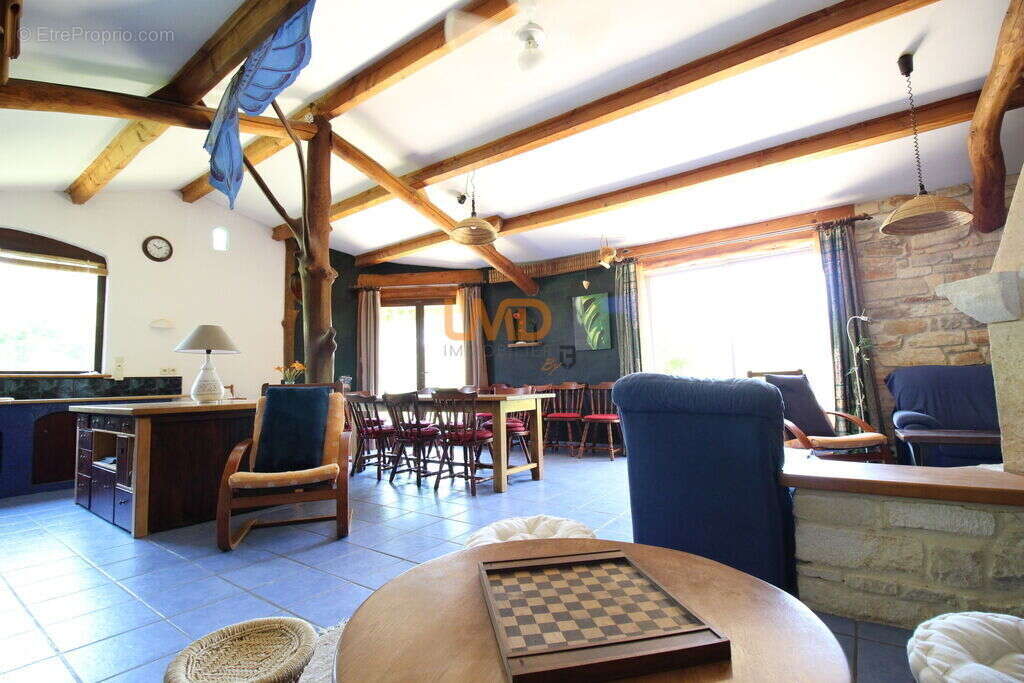 Maison à SAINT-ANDRE-DE-CRUZIERES