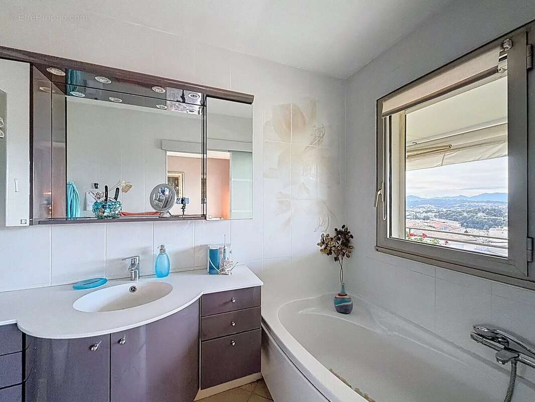 Appartement à LE CANNET