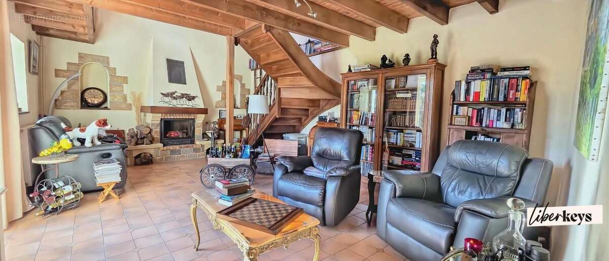 Maison à CHATEAUNEUF-DU-FAOU