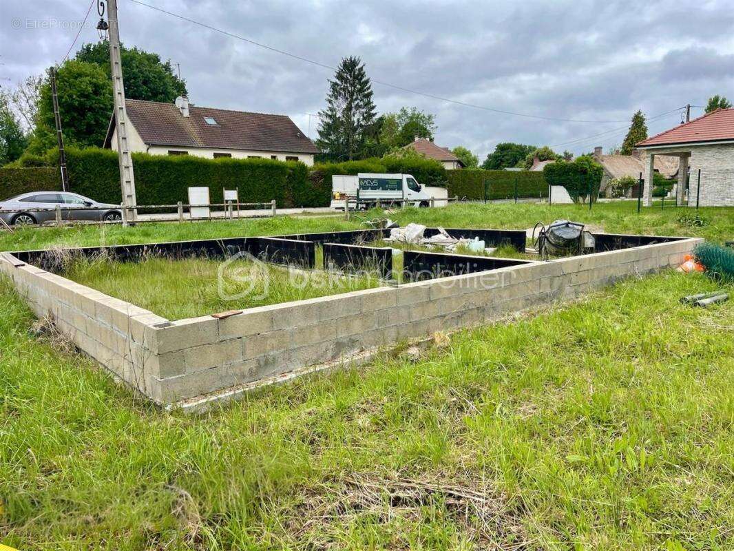 Grand terrain constructible 1 547 m² – cadre privilégié - photo 2