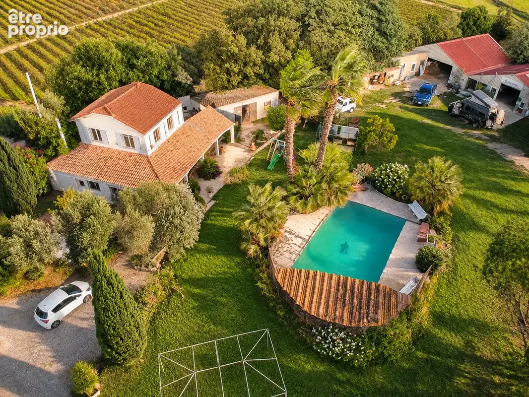 Vend propriété sud de la France à Agde, proche de la mer, villa 3chambres, garages, piscine et grand terrain - photo 2
