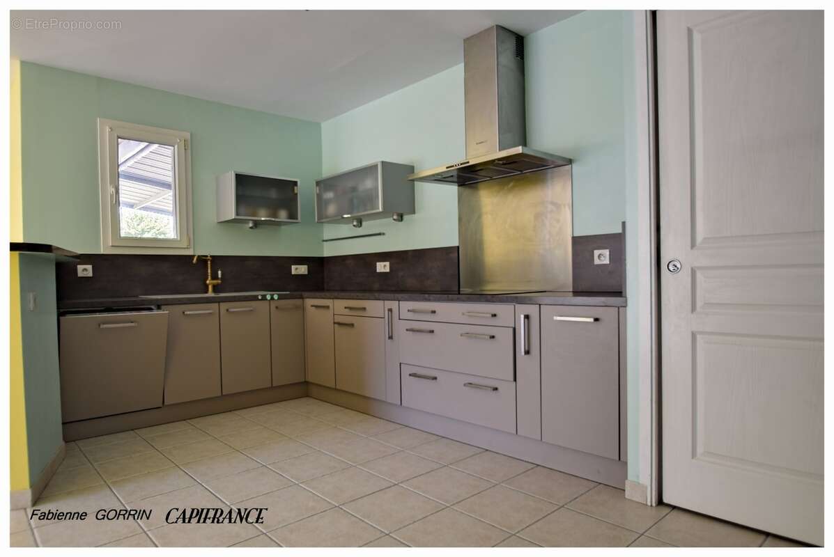 Maison à vendre 5 pièces  (17) Plain pied, trois chambres, terrain clos, panneaux photovoltaïques, Abris de jardin et abris à vé - photo 4