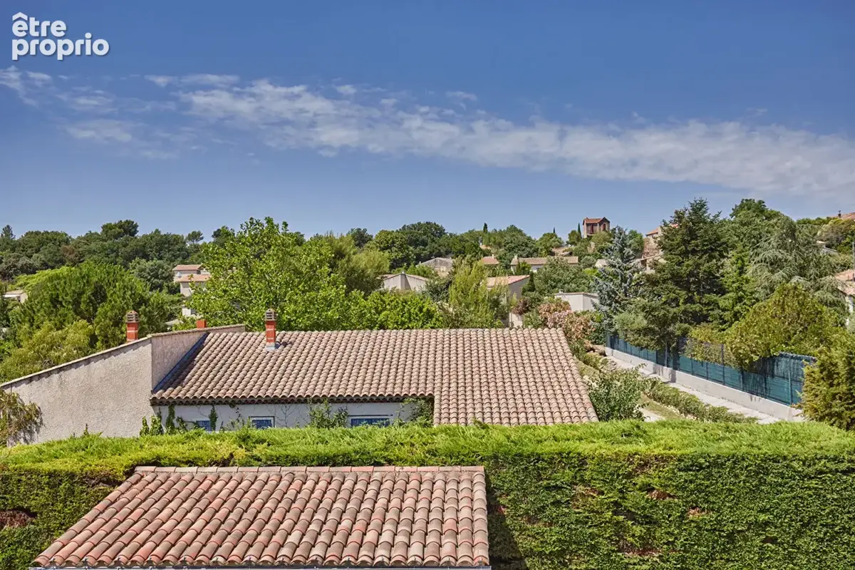 EXCLUSIVITÉ ERA CAZAN - Maison provençale avec vue dégagée, piscine et double garage à Vernègues - photo 17