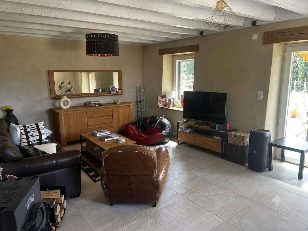 Magnifique corps de ferme en pisé rénové de 224 m² habitables sur 2 153 m² de terrain - photo 11
