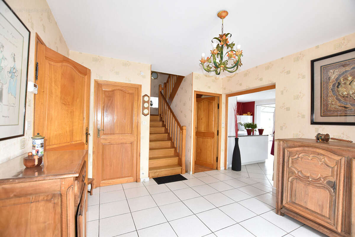 Maison à SAINT-REMY-EN-ROLLAT