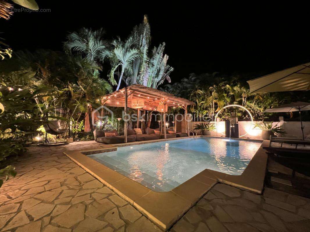 Commerce à SAINTE-ANNE