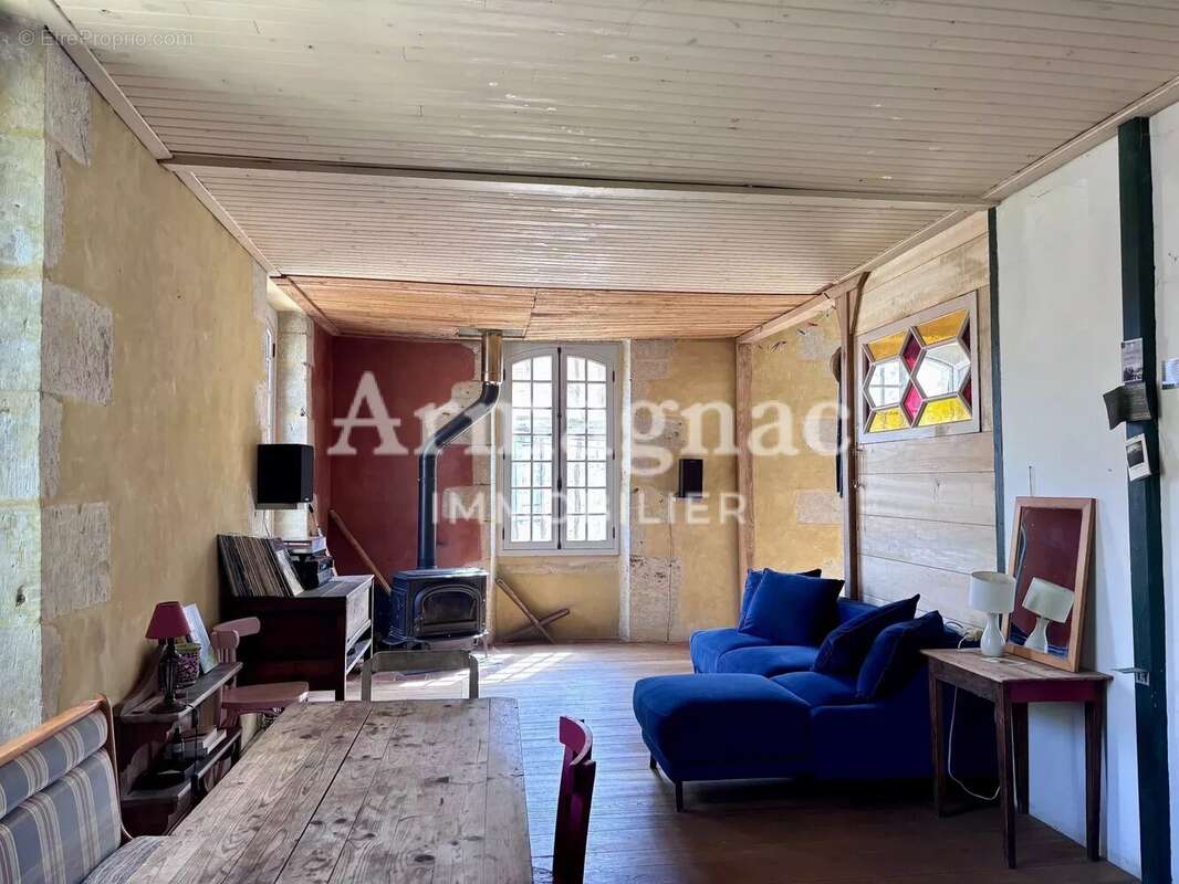 Maison à VIC-FEZENSAC