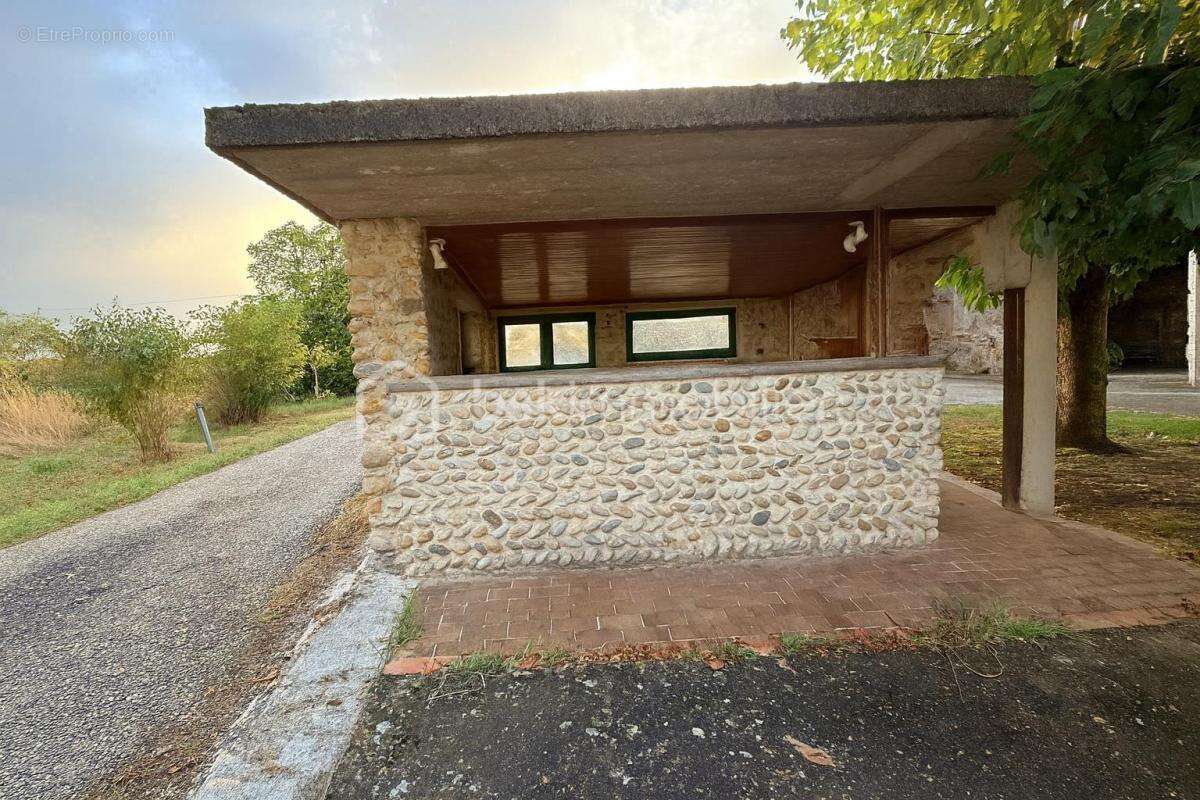 Maison à SAINT-HILAIRE-DU-ROSIER