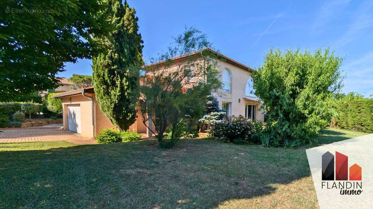 Maison à CHARLY