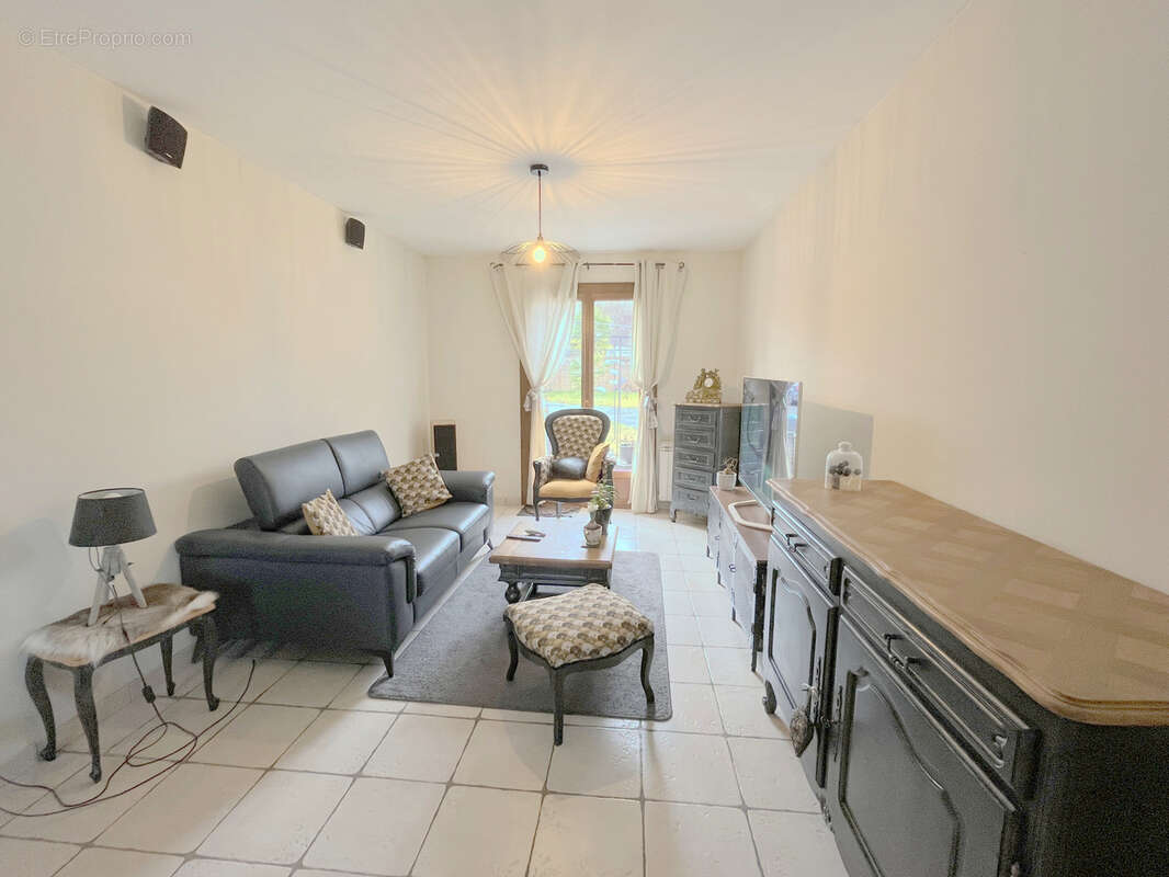 Maison à LA CHAPELLE-LA-REINE