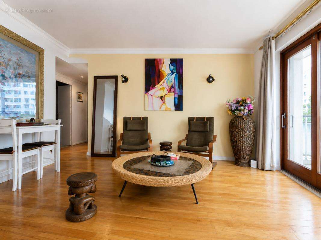 Appartement à PARIS-14E
