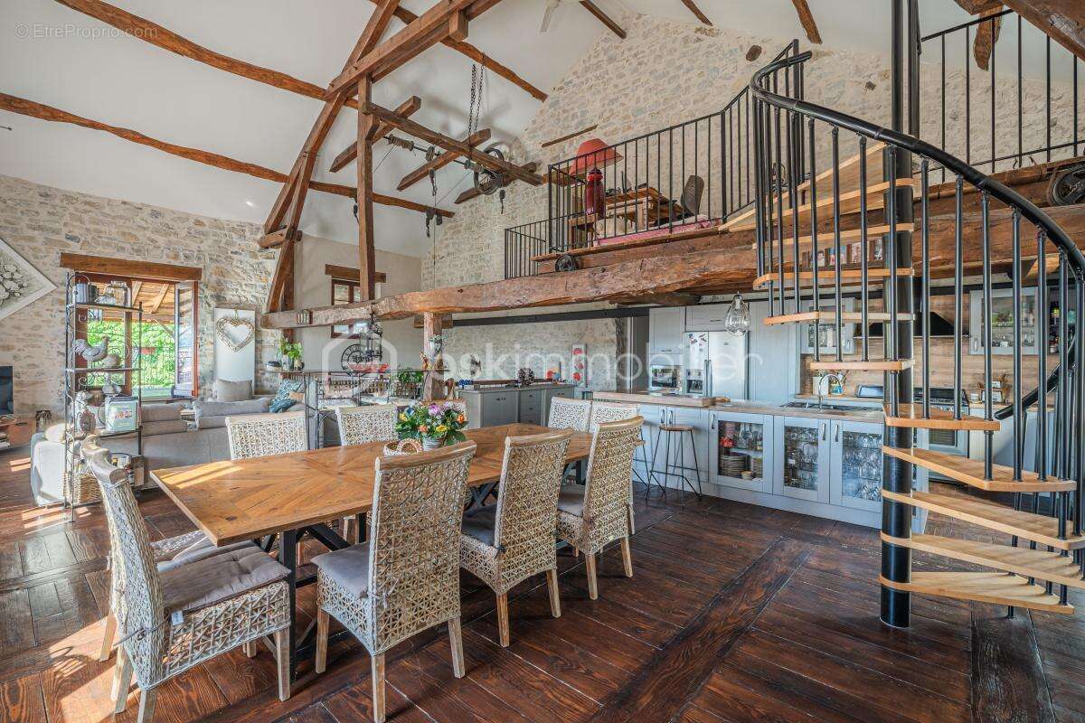 Authentique propriété de caractère 9 pièces de 362 m2 au cœur du Bugey - photo 9