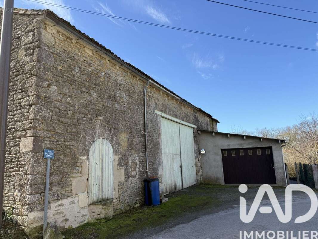 Photo 2 - Maison à SAINT-PIERRE-D'AMILLY