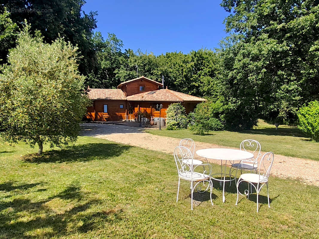 Maison à RAUZAN