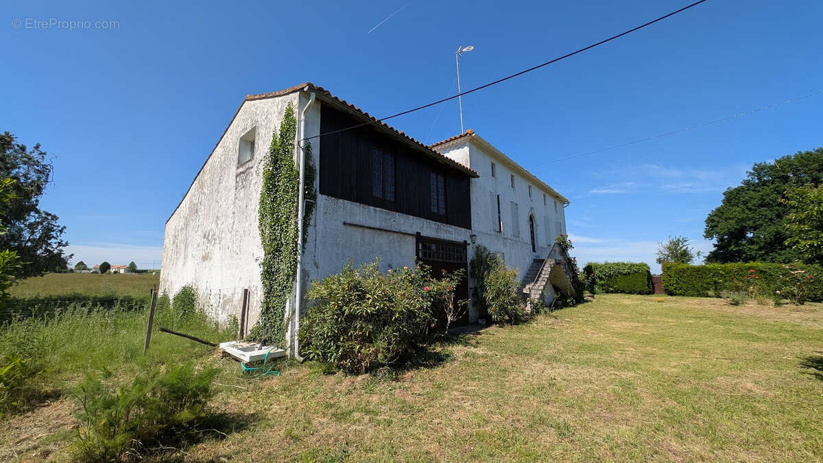 Maison à REIGNAC
