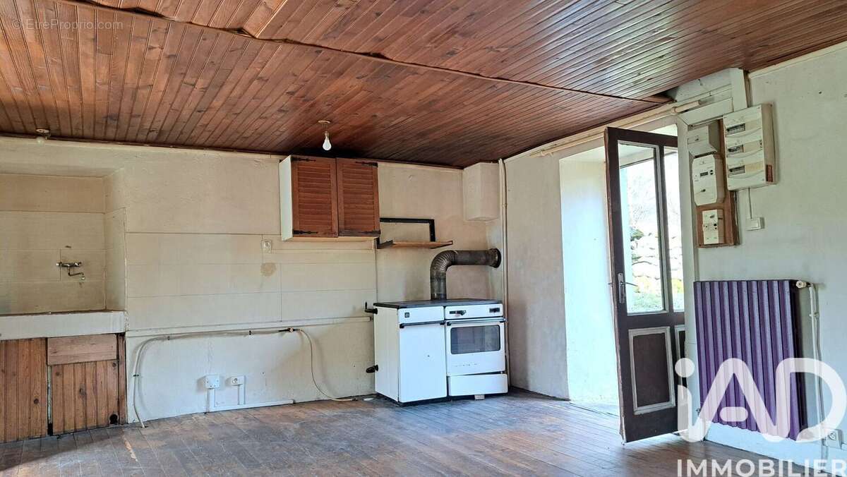 Maison 70 m² à Saint-Julien-Vocance  - photo 8
