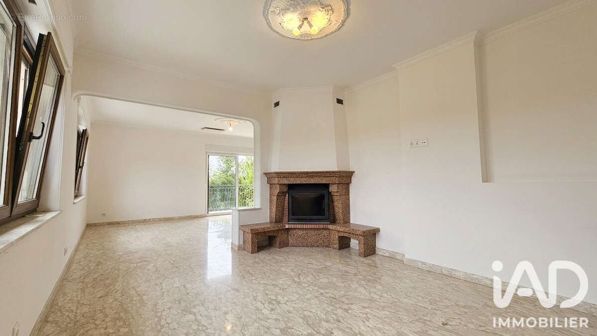 Maison 128 m² à Saint-Privat-La-Montagne  - photo 8