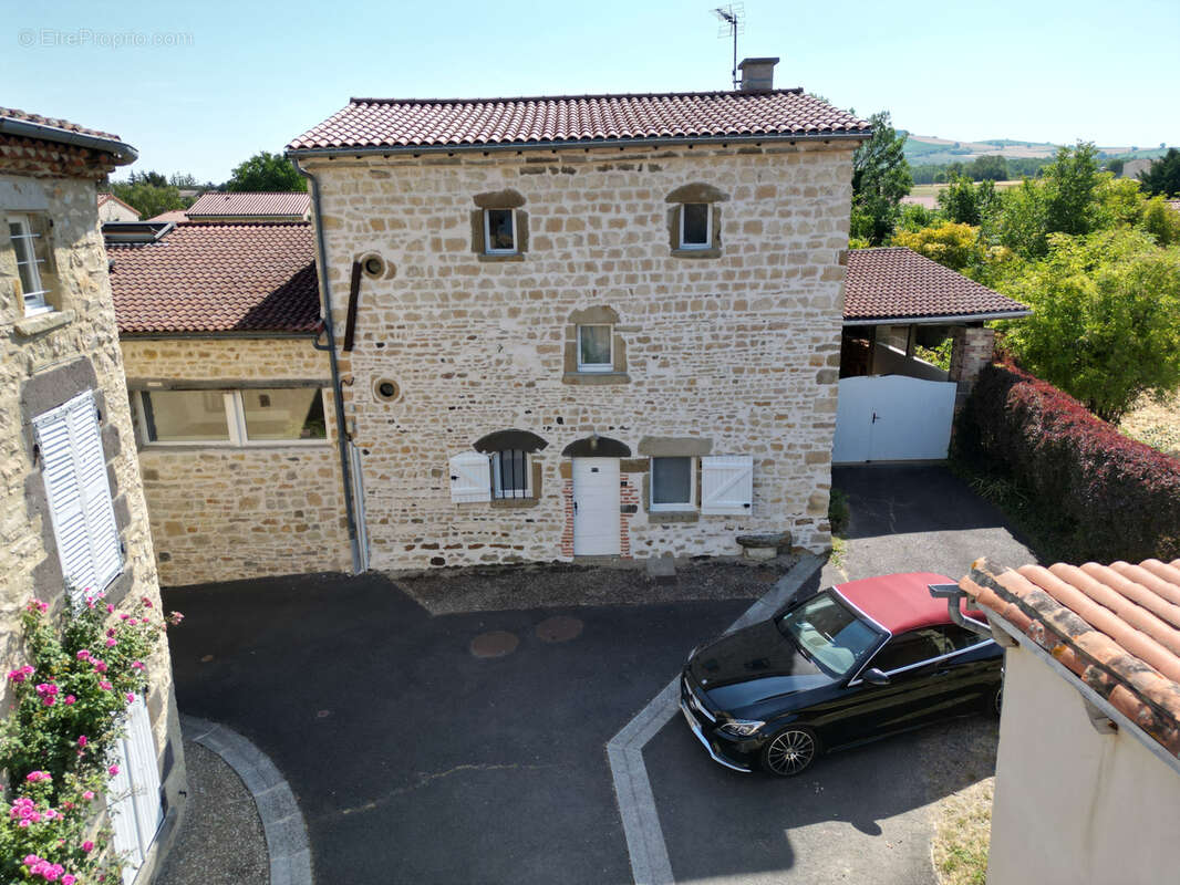 Centre bourg: ancienne ferme restaurée avec piscine - photo 9