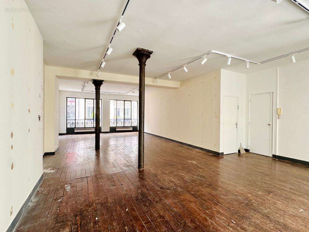 Commerce à PARIS-1E