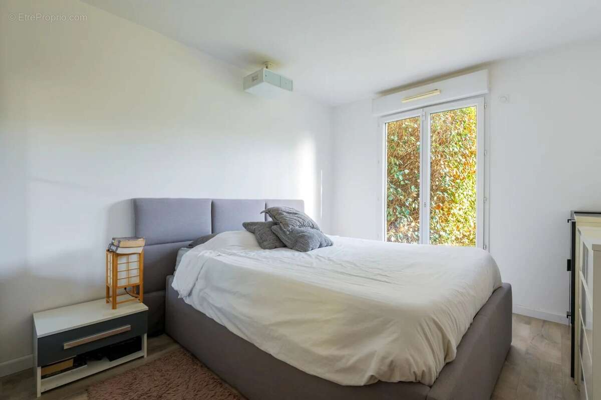 Appartement à SAINT-LAURENT-DU-VAR