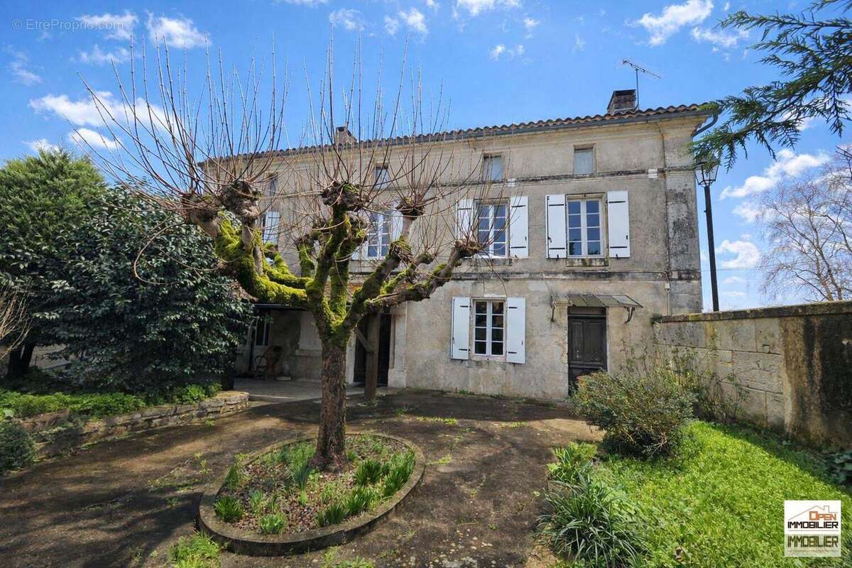 Appartement à SAINT-MEME-LES-CARRIERES