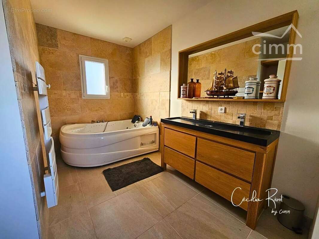 Maison à SAINT-CHRISTOLY-DE-BLAYE