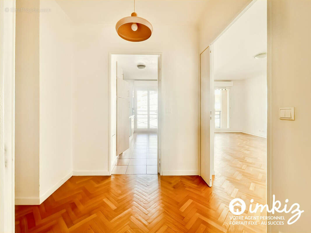Appartement à COURBEVOIE