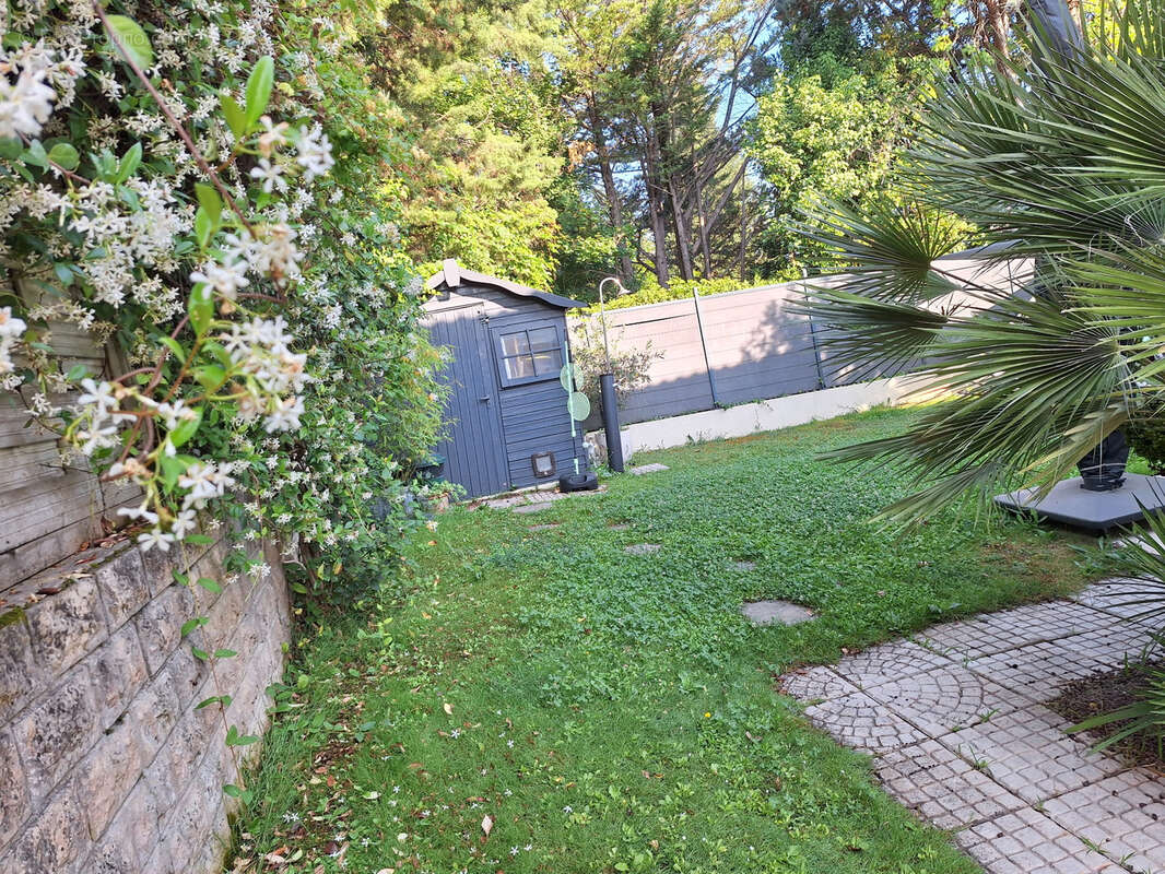 Maison à SIMIANE-COLLONGUE