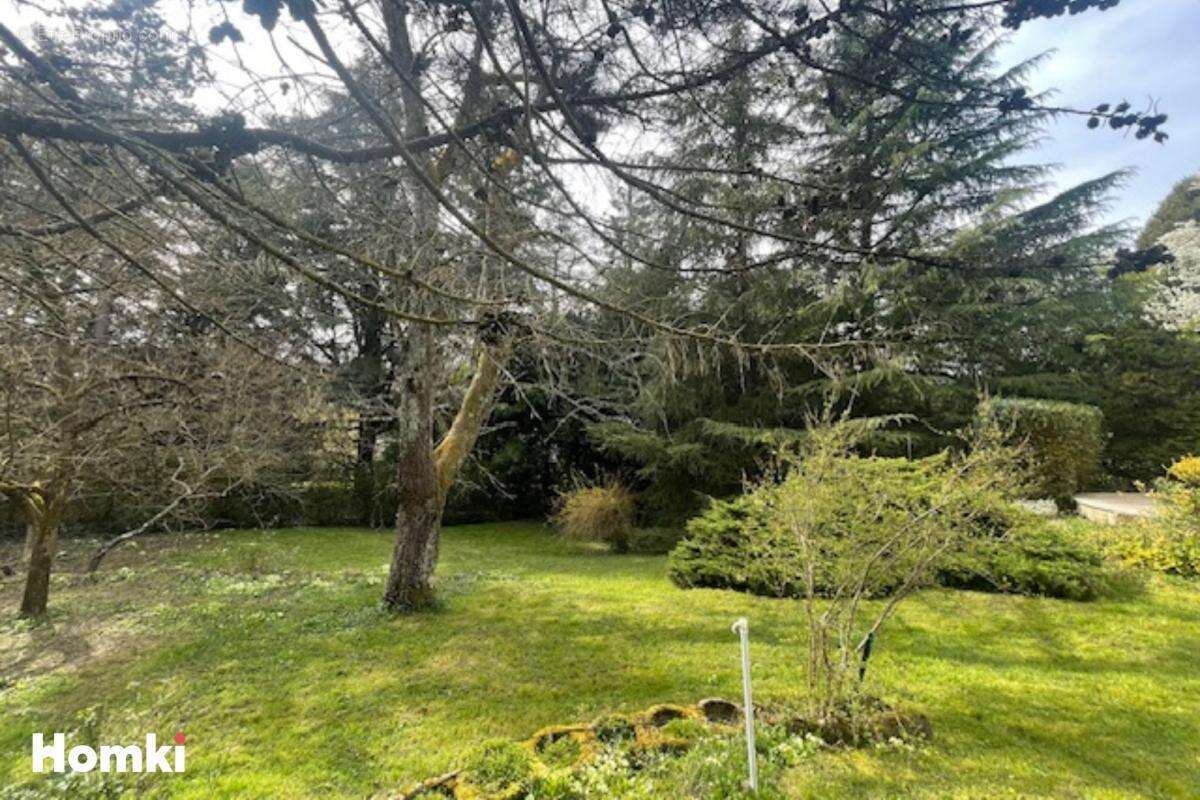 Terrain à CHARBONNIERES-LES-BAINS