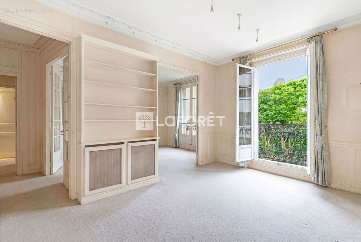 Appartement à PARIS-16E