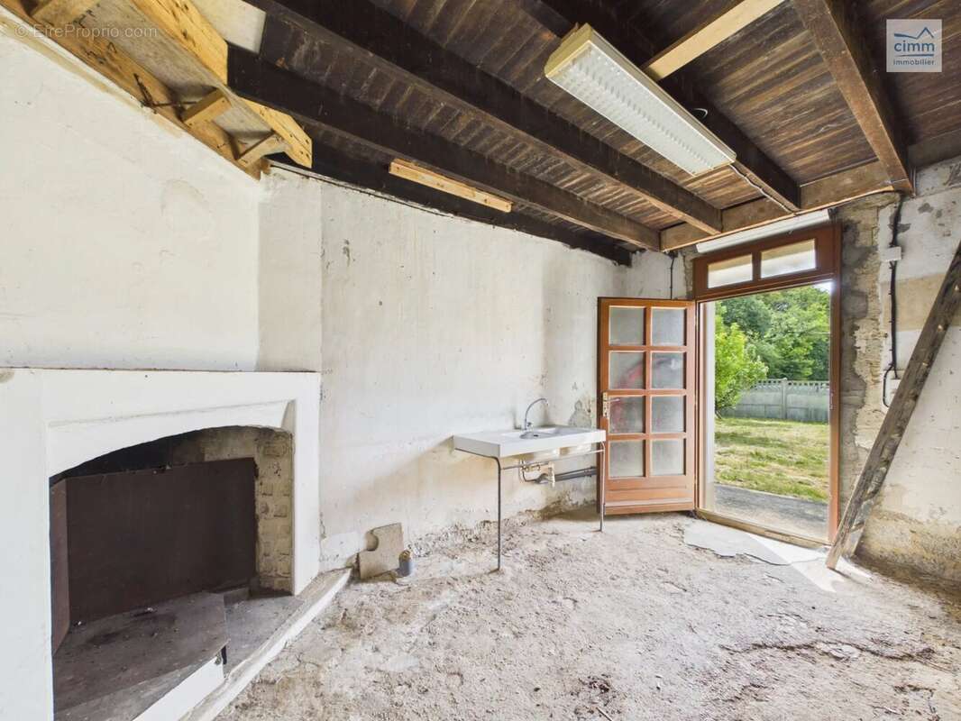 Batisse à rénover sur un terrain de 700 m² totalement constructible - photo 4